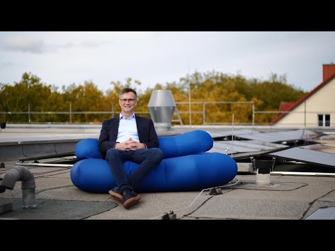 Das blaue Plaudersofa - Mark Müller über den Mieterstrom | Stadtwerke Dessau