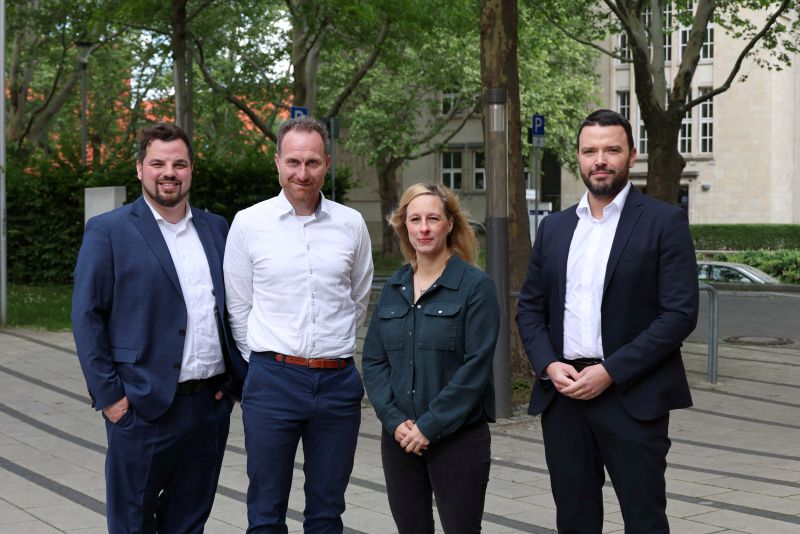 Personelle Neuaufstellung in Jena: (v.l.) Sportdezernent Johannes Schleußner, der neue Sportbeauftragte Matthias Weißbrodt, Vanessa Baum als neue persönliche Referentin sowie Bürgermeister und Dezernent Benjamin Koppe Credit: Stadt Jena
